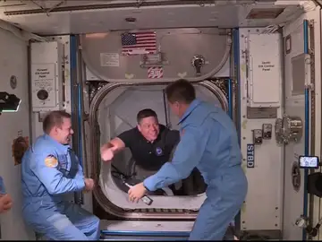 Imágenes del encuentro de los astronautas de SpaceX y la NASA con la tripulación de la Estación Espacial Internacional Imágenes del encuentro de los astronautas de SpaceX y la NASA con la tripulación de la Estación Espacial Internacional