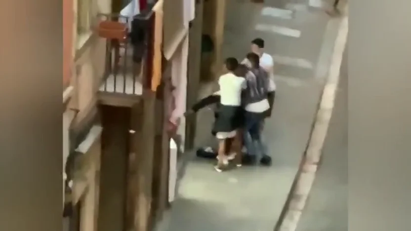  Nueva pelea en El Raval de Barcelona entre un grupo de j&oacute;venes a pu&ntilde;etazos