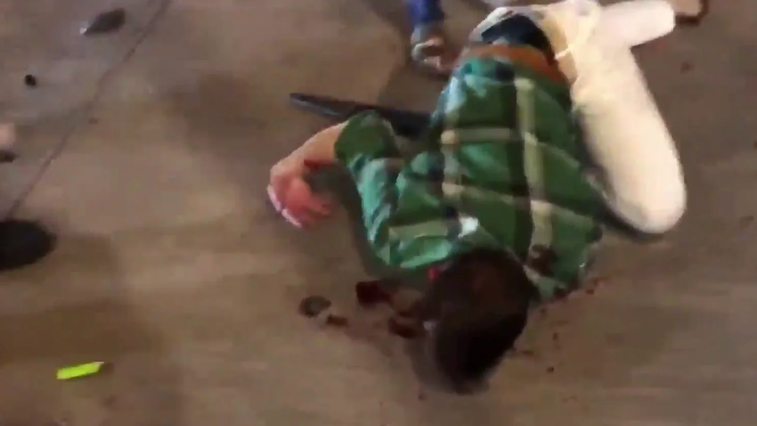 Brutal paliza a un hombre en Estados Unidos Brutal paliza a un hombre en Estados Unidos