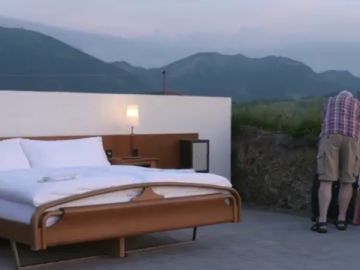 Viajes virtuales o una cama solitaria en los Alpes, las opciones turísticas más 'seguras' contra el coronavirus