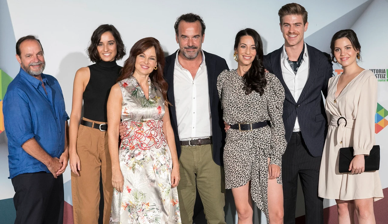 Los actores de la última temporada de 'El secreto de Puente Viejo' en el FesTVal de Vitoria