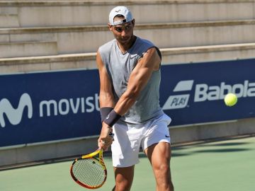 Rafa Nadal vuelve a los entrenamientos