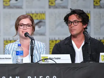 Eliza Taylor y Bob Morley Eliza Taylor y Bob Morley