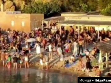 Más de 200 personas se saltan las normas de la desescalada por el coronavirus para ir a la fiesta de los tambores en Ibiza