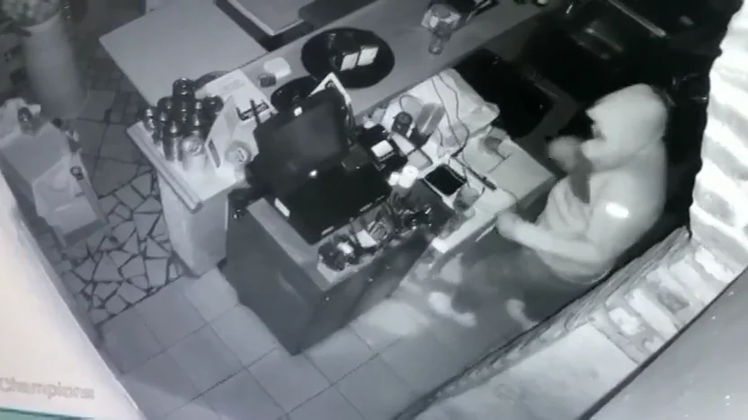 Tres encapuchados roban en un restaurante de Tenerife cerrado por el confinamiento por coronavirus