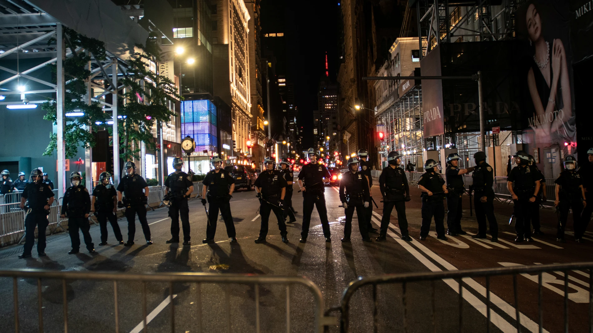 Detienen a la hija del alcalde de Nueva York por formar parte de las protestas por la muerte de George Floyd Detienen a la hija del alcalde de Nueva York por formar parte de las protestas por la muerte de George Floyd
