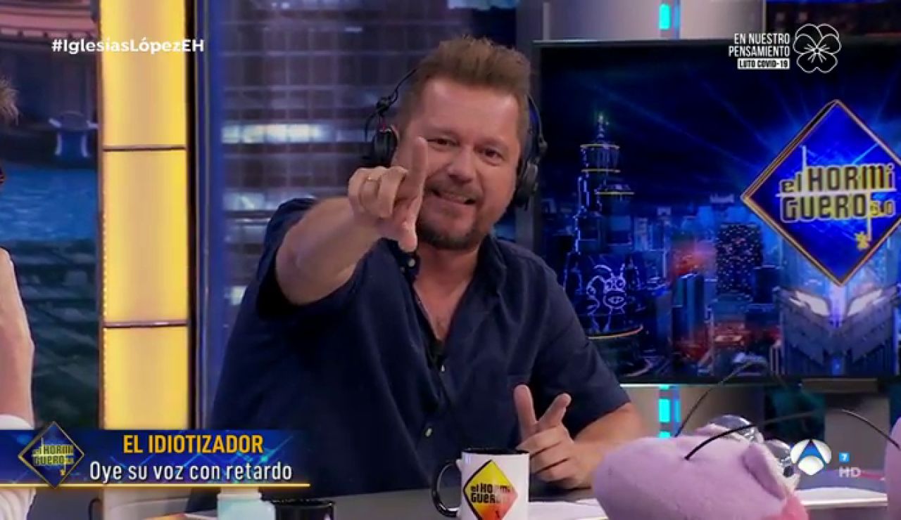 La teoría de cuerdas y las posturas de yoga favoritas de Pablo Motos: las divertidas explicaciones con el 'idiotizador' La teoría de cuerdas y las posturas de yoga favoritas de Pablo Motos: las divertidas explicaciones con el 'idiotizador'