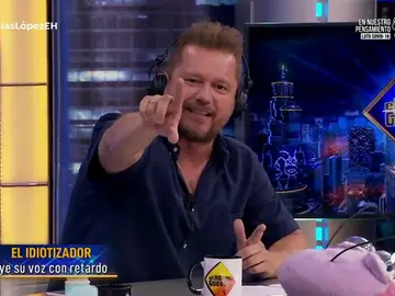 La teoría de cuerdas y las posturas de yoga favoritas de Pablo Motos: las divertidas explicaciones con el 'idiotizador' La teoría de cuerdas y las posturas de yoga favoritas de Pablo Motos: las divertidas explicaciones con el 'idiotizador'
