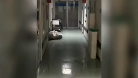 La tormenta de Madrid provoca inundaciones en la UCI del hospital de La Paz La tormenta de Madrid provoca inundaciones en la UCI del hospital de La Paz