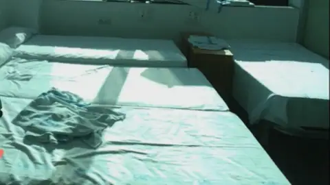 Las camas en las que descansan los residentes Las camas en las que descansan los residentes