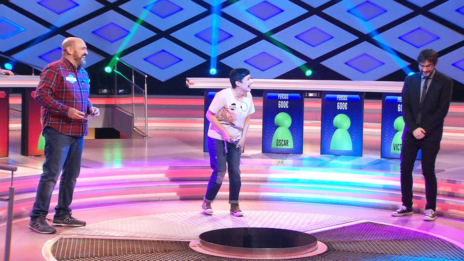 “¡Somos los últimos de las fiestas!”, Óscar, Victoria y Juanra Bonet se contagian del ritmo de Manolo Escobar en ‘¡Boom!’