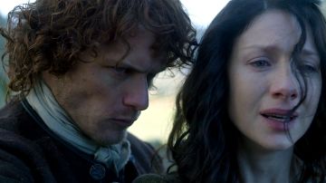 Caitriona Balfe y Sam Heughan como Calire y Jamie Fraser en 'Outlander'