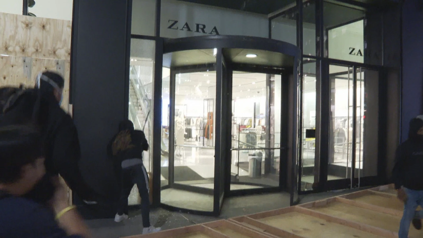 Saqueos en Zara en Nueva York Saqueos en Zara en Nueva York