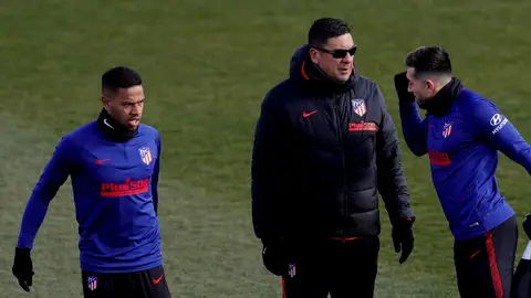 El 'Mono' Burgos, en un entrenamiento del Atlético de Madrid El 'Mono' Burgos, en un entrenamiento del Atlético de Madrid