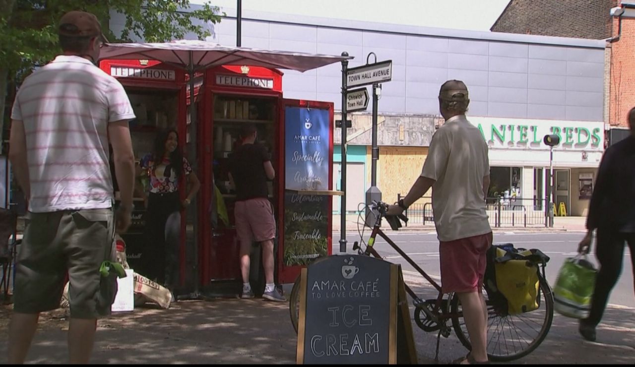 Las cabinas de teléfono en Londres reconvertidas en cafetería