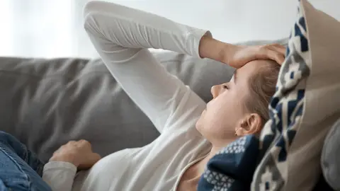 Mujer con dolor Mujer con dolor