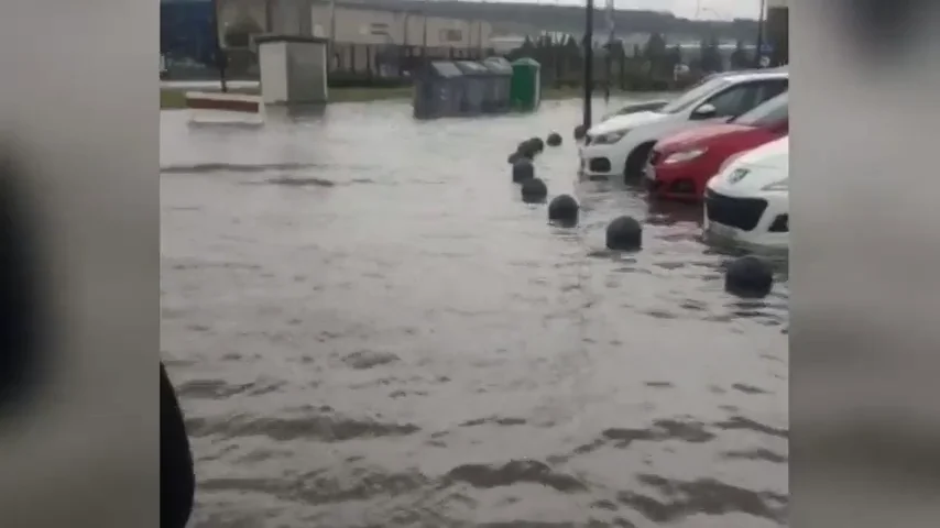 Graves inundaciones por una fuerte tormenta Graves inundaciones por una fuerte tormenta