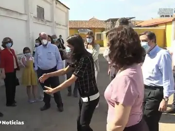 ABRAZO REINA ABRAZO REINA