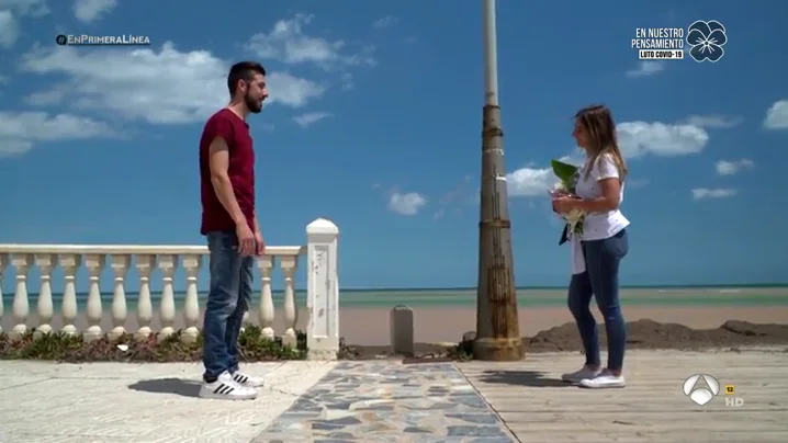 El emotivo reencuentro de una pareja separada por el coronavirus: "Sería bonito poder darnos la mano" El emotivo reencuentro de una pareja separada por el coronavirus: "Sería bonito poder darnos la mano"