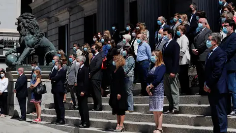 Minuto de silencio guardado en la escalinata del Congreso Minuto de silencio guardado en la escalinata del Congreso