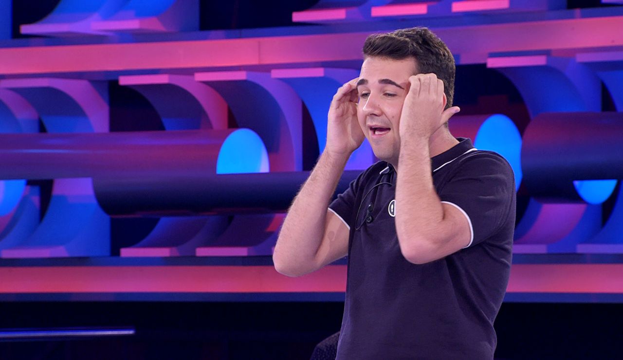 El fallo de Junior que deja una ‘loquísima’ nueva versión de Joan Manuel Serrat y una esperpéntica caída El fallo de Junior que deja una ‘loquísima’ nueva versión de Joan Manuel Serrat y una esperpéntica caída