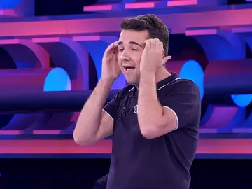 El fallo de Junior que deja una ‘loquísima’ nueva versión de Joan Manuel Serrat y una esperpéntica caída El fallo de Junior que deja una ‘loquísima’ nueva versión de Joan Manuel Serrat y una esperpéntica caída