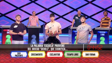 La curiosa etimología de la palabra ‘escuela’ rompe los sueños del equipo ‘KLK’