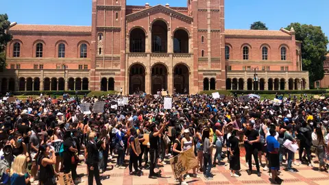 Concentración pacífica por el asesinato de George Floyd en Los Ángeles Concentración pacífica por el asesinato de George Floyd en Los Ángeles