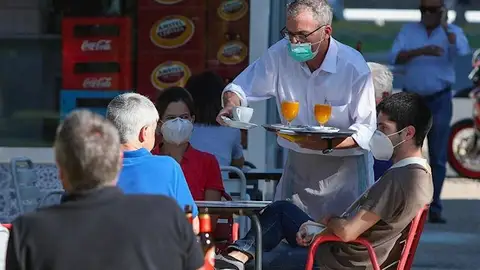 El sector hostelero prevé el cierre de 40.000 establecimientos como consecuencia de la pandemia El sector hostelero prevé el cierre de 40.000 establecimientos como consecuencia de la pandemia