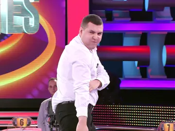 El nuevo show de kárate de Alberto en ‘¡Ahora caigo!’ con regalo sorpresa al final de Arturo Valls El nuevo show de kárate de Alberto en ‘¡Ahora caigo!’ con regalo sorpresa al final de Arturo Valls