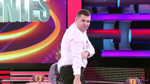 El nuevo show de kárate de Alberto en ‘¡Ahora caigo!’ con regalo sorpresa al final de Arturo Valls El nuevo show de kárate de Alberto en ‘¡Ahora caigo!’ con regalo sorpresa al final de Arturo Valls