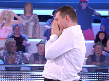 ¿Lágrimas de alegría o tristeza? Alberto se derrumba ante la alta tensión en el duelo final por 16.000 euros en ‘¡Ahora caigo!’