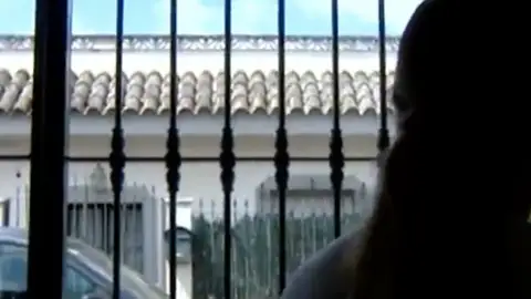 Los vecinos vigilan una casa deshabilitada ante los okupas Los vecinos vigilan una casa deshabilitada ante los okupas