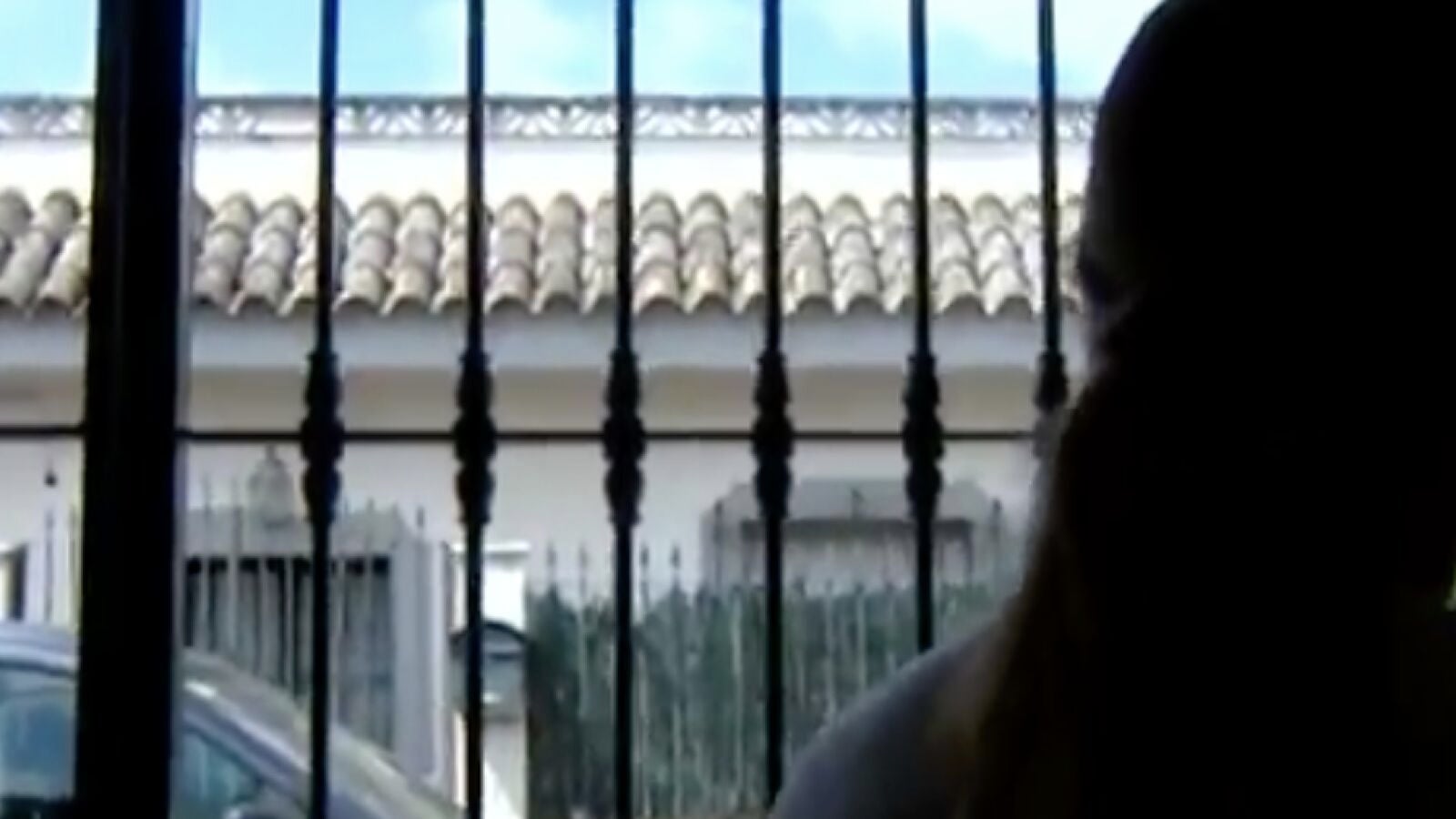 Los vecinos de Jerez vigilan una casa deshabitada para evitar que lleguen okupas