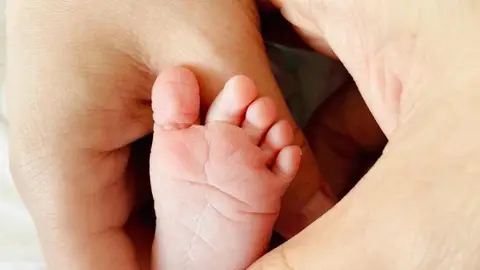 Pie de la hija de Rivera y Malú Pie de la hija de Rivera y Malú