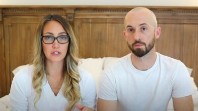 Críticas a una pareja de youtubers por devolver al bebé que habían adoptado y era el protagonista de su canal