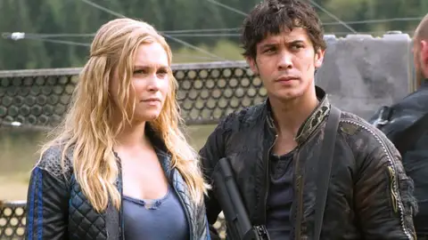 Bellamy y Clarke en 'The 100' Bellamy y Clarke en 'The 100'