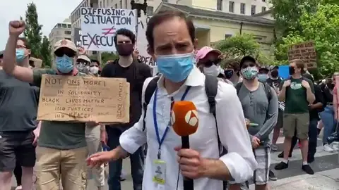 Miles protestan se manifiestan frente a la Casa Blanca en la manifestación más multitudinaria tras la muerte de George Floyd Miles protestan se manifiestan frente a la Casa Blanca en la manifestación más multitudinaria tras la muerte de George Floyd