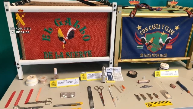 La Guardia Civil sorprende a 40 personas en un local dedicado a peleas de gallos clandestinas La Guardia Civil sorprende a 40 personas en un local dedicado a peleas de gallos clandestinas