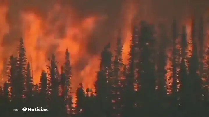 Incendios y humo denso avanzan sobre el oeste de EEUU y Canadá Incendios y humo denso avanzan sobre el oeste de EEUU y Canadá