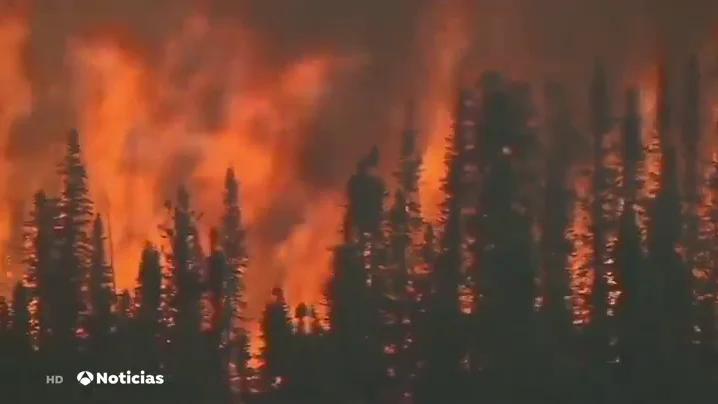 Incendios y humo denso avanzan sobre el oeste de EEUU y Canadá Incendios y humo denso avanzan sobre el oeste de EEUU y Canadá