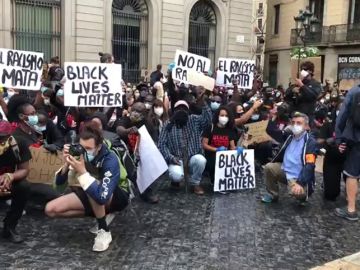 Más de 3.000 personas se concentran en Barcelona contra el racismo y en repulsa por el asesinato de George Floyd