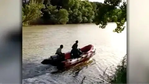 La Guardia Civil busca al cocodrilo La Guardia Civil busca al cocodrilo