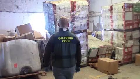 La Guardia Civil encuentra 5.000 toneladas de tóneres de impresión usados La Guardia Civil encuentra 5.000 toneladas de tóneres de impresión usados