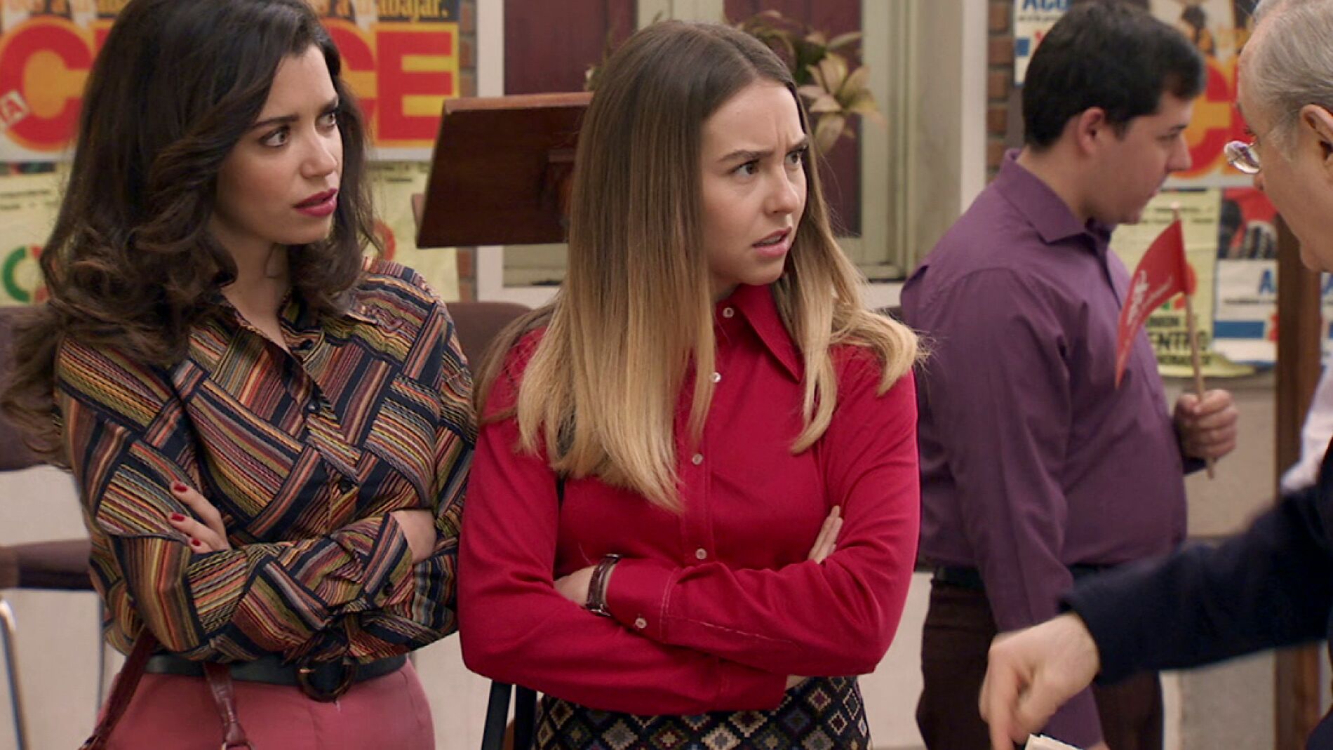  Los Gómez, en shock tras ver una sorprendente foto en el periódico