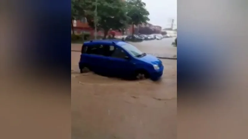 Una gran tormenta y granizo inunda Matar&oacute; en Barcelona