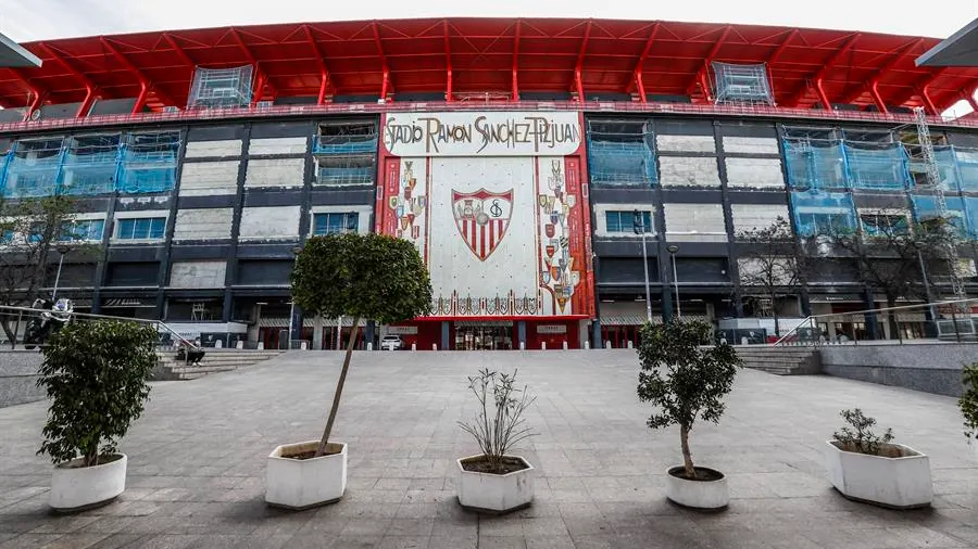 El f&uacute;tbol vuelve tras el coronavirus en el estadio S&aacute;nchez-Pizju&aacute;n