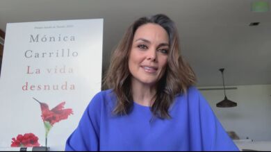 Mónica Carrillo cuenta sus secretos en 'La vida desnuda', Premio Azorín de novela 2020