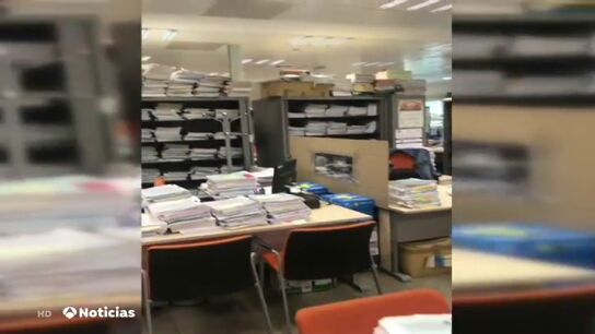 Mamparas de cart&oacute;n en los juzgados de Sevilla