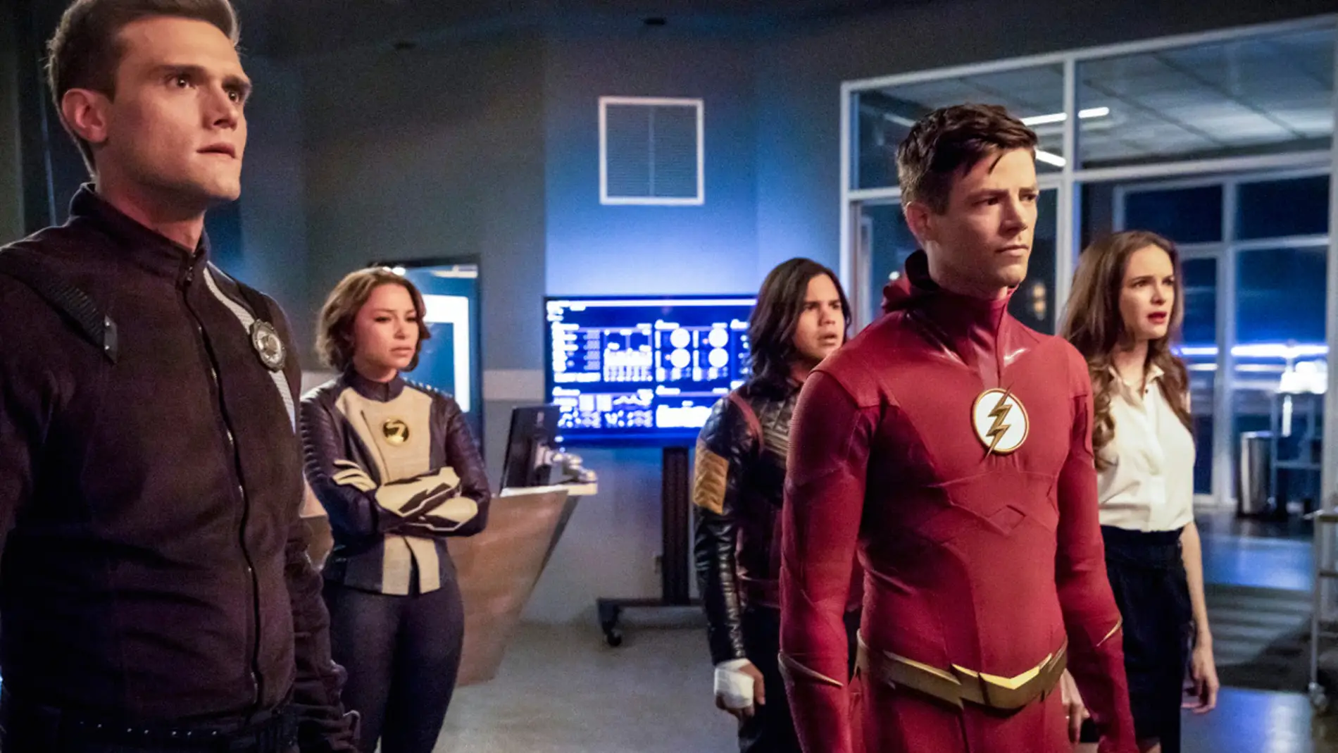 Hartley Sawyer y Grant Gustin en 'The Flash'